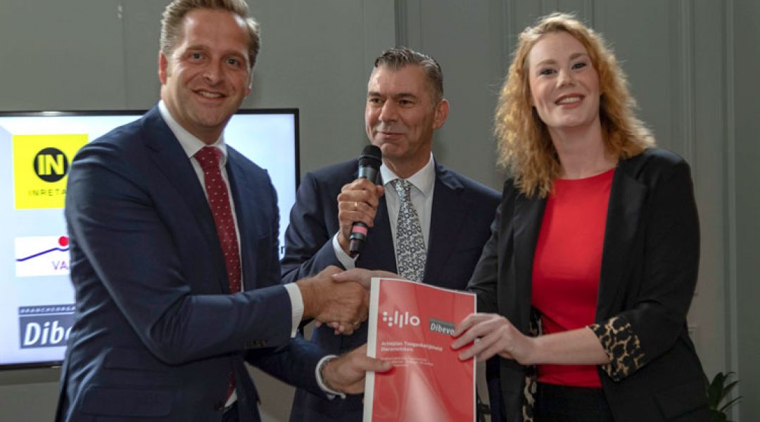Actieplan Toegankelijkheid Dierenwinkels overhandigd aan minister De Jonge