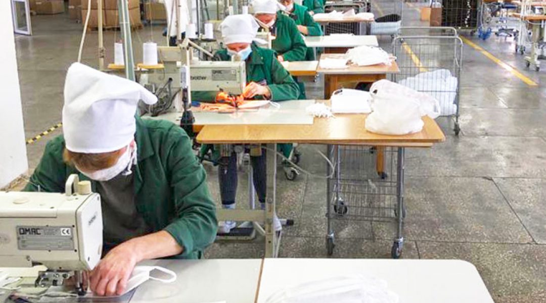 Ferplast-fabriek in Oekraïne maakt even geen honden-kussens, maar mondkapjes