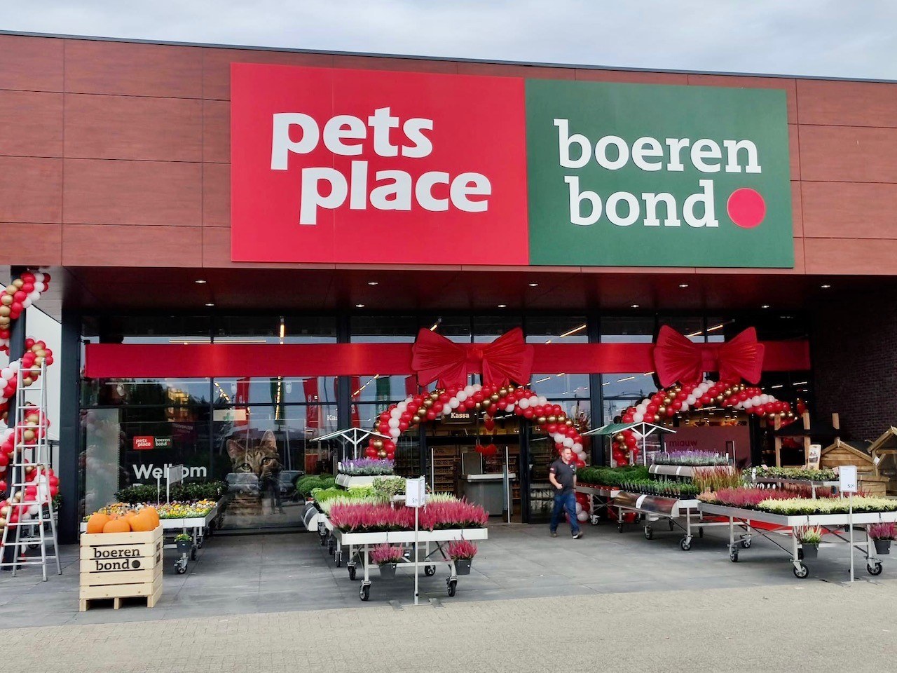 Alsjeblieft kijk voetstuk Interesseren Pets Place opent grootste Nederlandse vestiging in Deventer - Dibevo